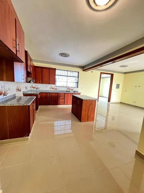 Amplia Casa Con Patio En Venta De Oportunidad Santiago Rd