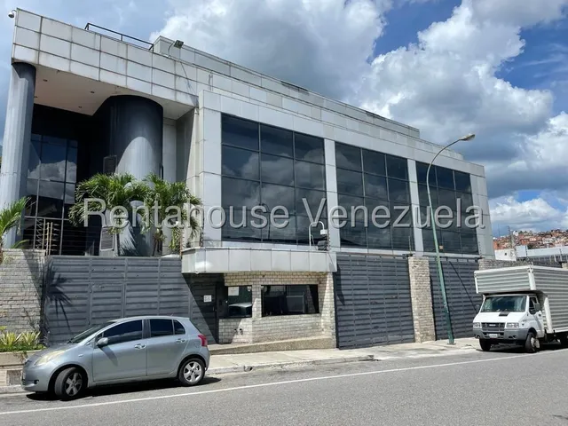 En Alquiler Galpón Almacén En La Urbina 25-14242
