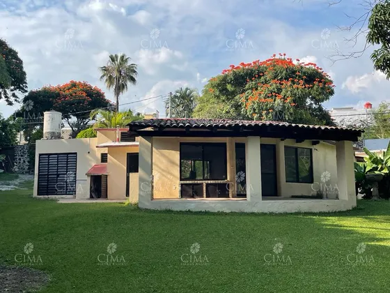Venta Casa En Lomas De Atzingo - V312
