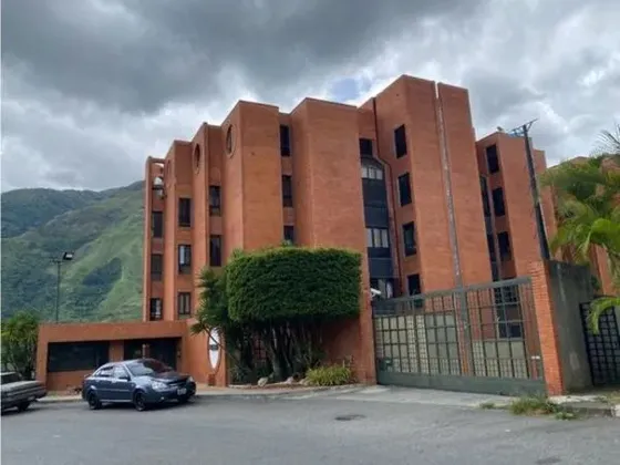 Hermosa Planta Baja De 358m2 4h 4b 2p 2m Urb.miranda