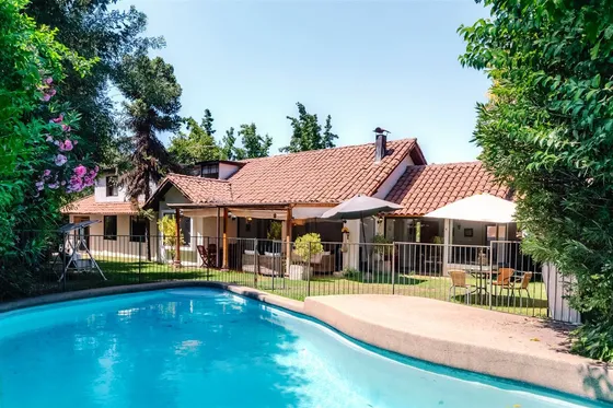 Casa En Venta De 5 Dorm. En Lo Barnechea