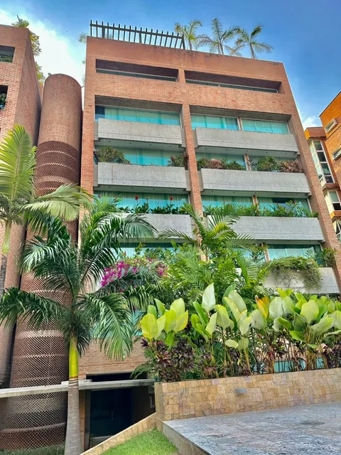 Vendo Apartamento, Urb Campo Alegre, Calle Cerrada, Área 255,33m2, Piscina