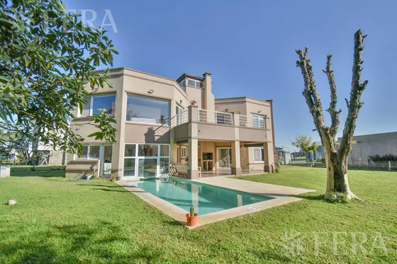 Venta De Casa 4 Ambientes En Greenville Polo