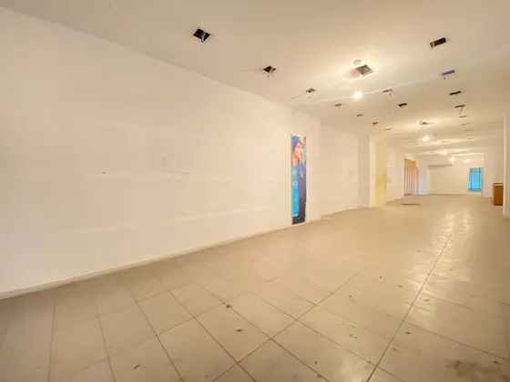 Alquile Local Comercial En Centro. 18 De Julio Y Rio Negro