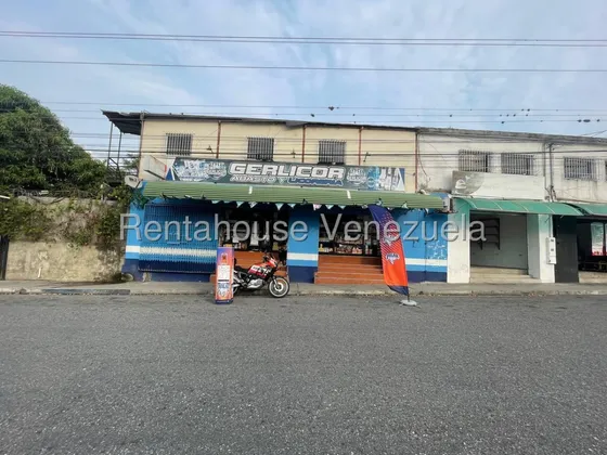Raiza Suárez Vende Fondo De Comercio Ubicado En Cabudare 2 5 1 8 4 8 3 Con Objeto Principal, Venta Y Comercialización Y Distribución, De Bebidas Alcohólicas, Envases Abiertos Y Servidos En Copa.