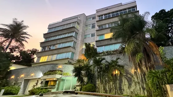 Los Palos Grandes. Ph En Venta. Edificio Exclusivo Con Piscina. Terraza Con Vista A Caracas.