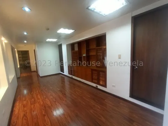 Oficina En Venta, Ubicada En La Zona De Los Palos Grandes Mls #24-29212