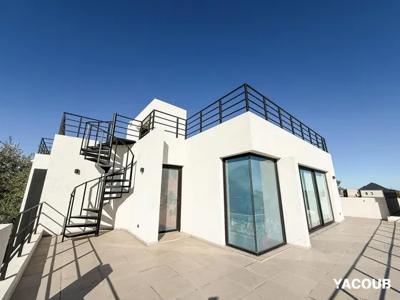 Casa En Venta - 5 Dormitorios 5 Baños - La Plata