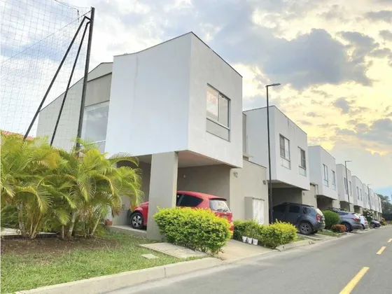 Vendemos Casa Esquinera Ciudad Country Turpial