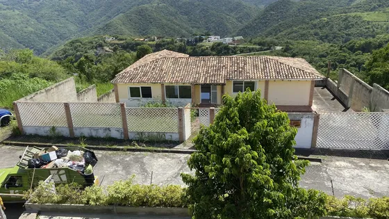 Casa En Venta En La Urb. Bosque De La Lagunita Jc