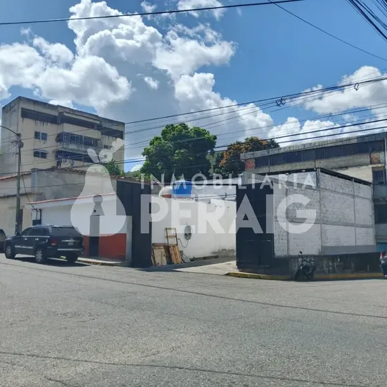 Casa Comercial - Residencial/ Galpón/ Venta/ Centro De Guarenas/ 300m2/ 2h- 2b- 5p