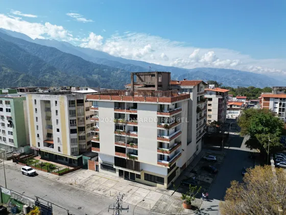 Se Vende Este Amplio Y Céntrico Pent House Paseo Las Ferias, Mérida.