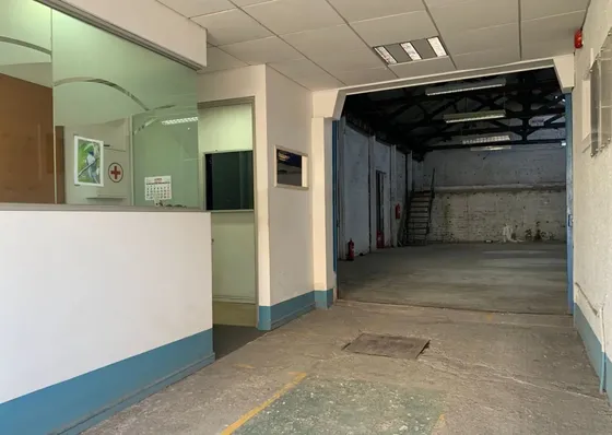 Conectividad, Trifásico, 652m2, Oficinas-bodega, Excelente