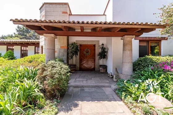Casa En Venta En Metepec  Con Gran Terreno