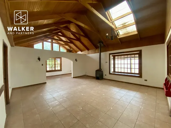 Casa En Arriendo De 4 Dorm. En Colina