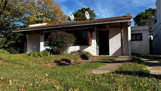 Casa En Venta - 2 Dormitorios 1 Baño - 112mts2 - Villa Gesell