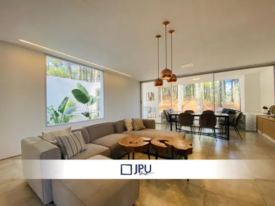 Casa En Venta En Costa Esmeralda, Tres Dormitorios, Barrio Bosque