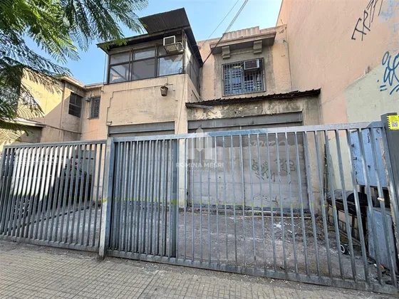 Casa En Venta De 4 Dorm. En Ñuñoa
