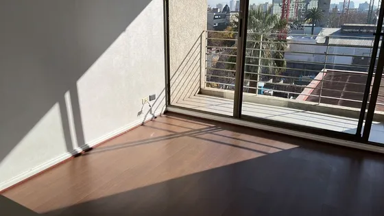 2 Metros/ Alameda/ Amplio/ Casi Nuevo/ Inversión/ Terraza