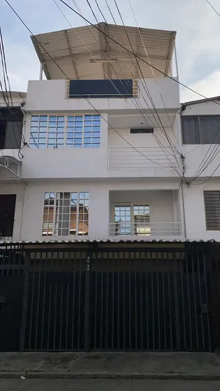 Los Andes- Espaciosa Casa Multifamiliar Con Terraza En Cali Norte  Vive O Invierte!