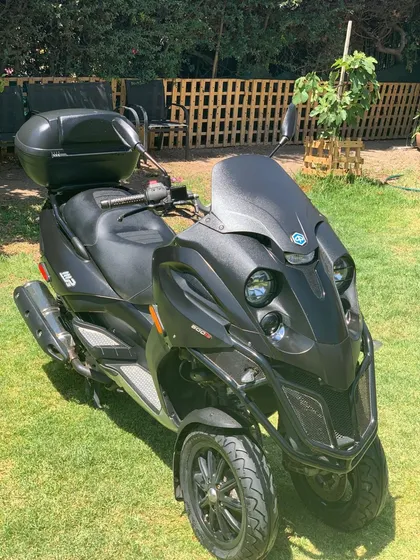Motocicleta Piaggio Mp3 2011