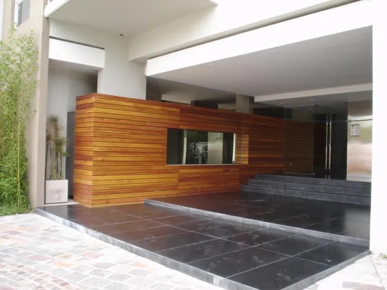 Excelente Departamento Con Vista Abierta Al Puerto De Olivos, 2 Ambientes, Cochera Y Baulera. Expensas, Arba, Abl, Aysa Incluidos. 