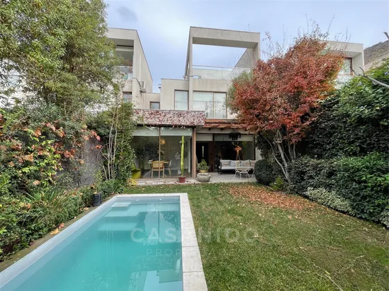 Casa En Venta De 4 Dorm. En Lo Barnechea