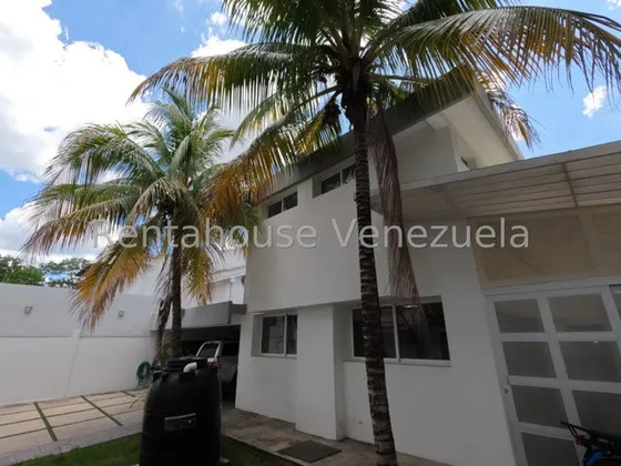 Daniela Linarez Vende Casas Impecable En Una De Las Zonas Mas Exclusivas Del Este De Barquisimeto Completamente Remodelada Muy Funcional Con Todos Los Servicios Garantizados