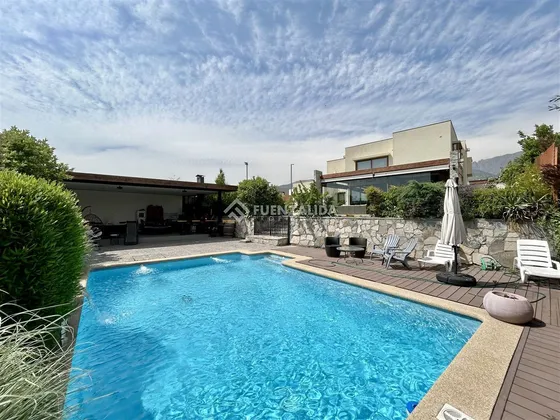 Casa En Venta De 5 Dorm. En Piedra Roja, Chicureo Colina