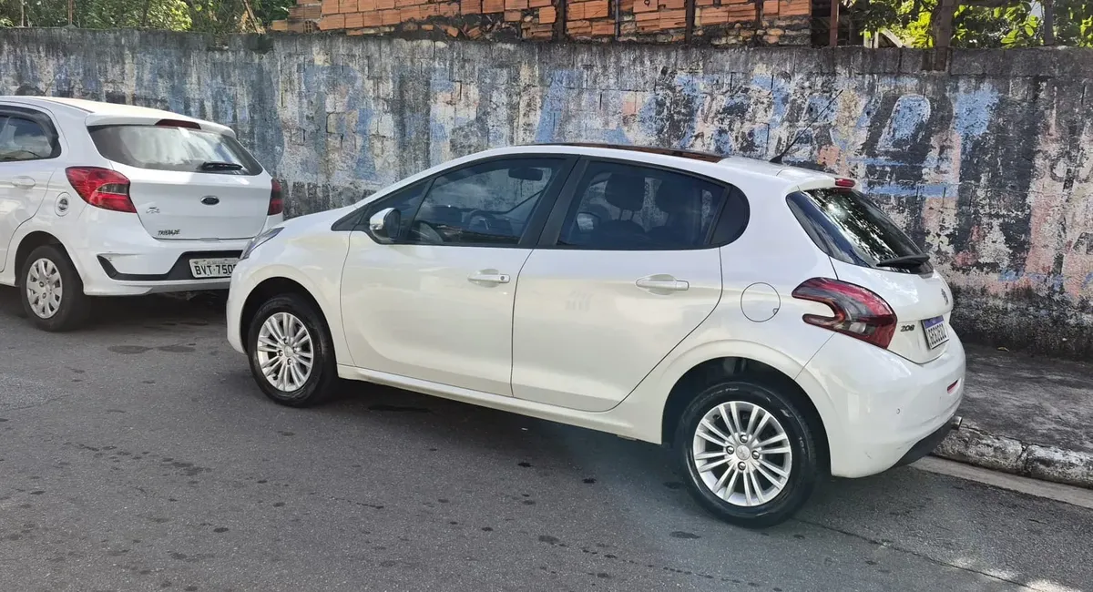 Peugeot 208 2017 1.6 16v Allure Flex Aut. 5p — foto 2