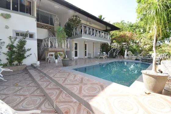Casa En Venta En Altos De Arroyo Hondo Ll De 5 Habitaciones