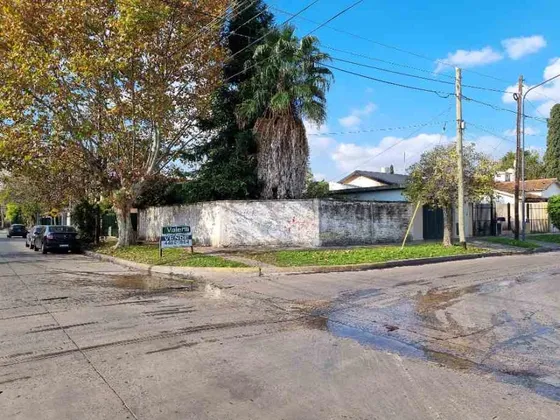 Casa 2 Amb. Sobre Amplio Lote. Excelente Ubicación Nueva Tasacion !!