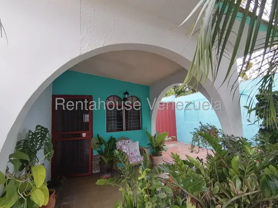 Linda Casa Ubicada En Excelente Sector De Cabudare,ofrece Tranquilidad Y Paz,urb El Recreo Lara Cod 25 -21068 Kk Katty Vasquez