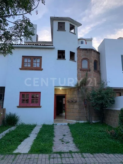 Casa Amueblada En Renta En Bosques De San Juan, Sjr, Querétaro.