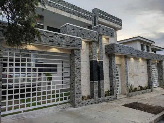 Casa De Lujo En Venta Urb Trigal Sur                     Jc-lp
