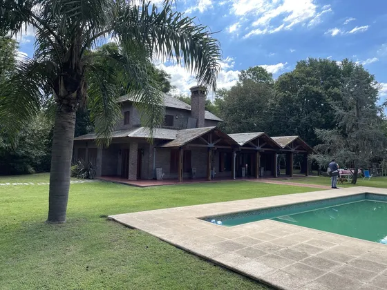 Casa En Venta Con Pileta En Funes