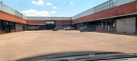 Galpón En Alquiler Av. Fuerzas Armadas 