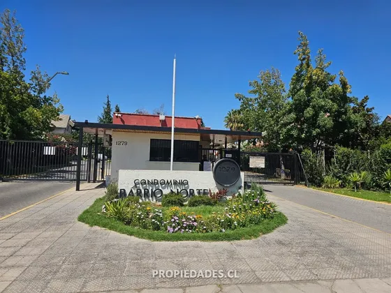 Casa En Venta De 4 Dorm. En Maipú
