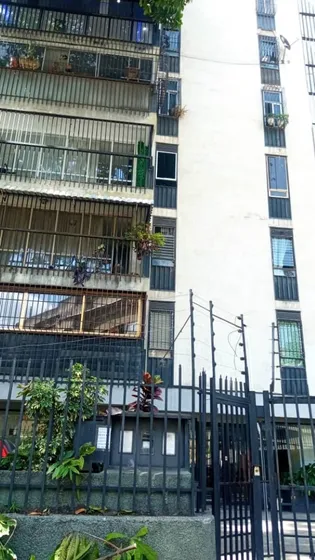 Se Vende Apartamento  Av. Páez Los Laureles / 100m2 /3h-2b-1pe/ Salón De Fiestas/ 