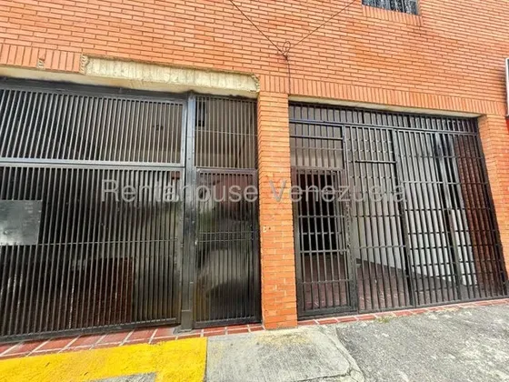 Maritza Lucena Alquila Excelente Local Comercial En Pleno Centro De Barquisimeto, A Pie De Calle, Amplio E Iluminado, Alto Trafico Vehicular Y Peatonal.