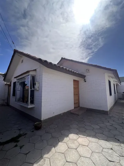 Casa En Venta El Milagro 3 Dormitorios, La Serena.