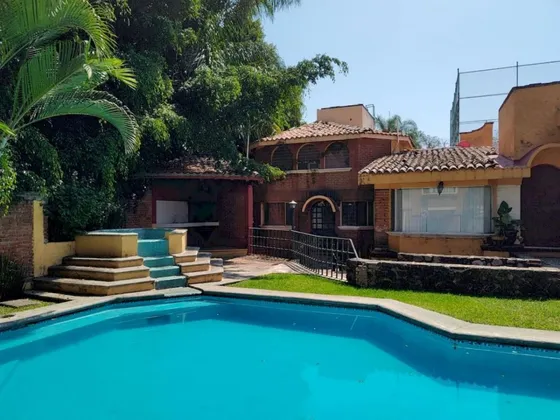 Casa En Condominio Con Alberca En Lomas De Atzingo, Cuernavaca