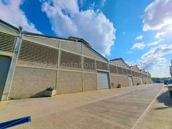 Bray Montoya Alquila Galpón En La Zona Industrial Ii Con Diseño Moderno Ubicación Estratégica Posee 2000m2 Vigilancia Las 24 Horas Del Día Luz Trifásica 2#5#1#0#3#3#7 Bray Montoya                     