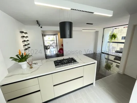 Apartamento En Venta  Los Palos Grandes 25-3629