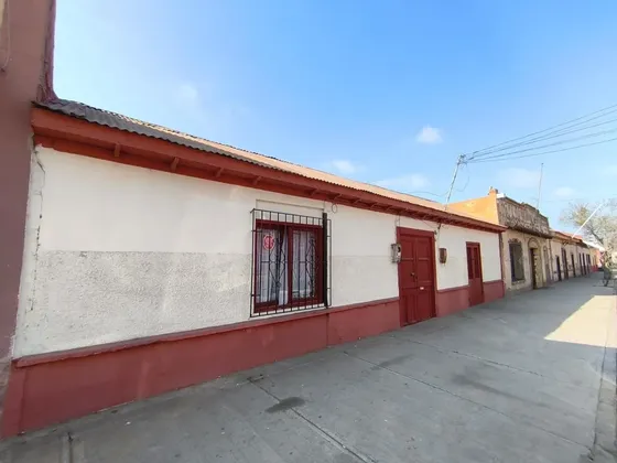 Se Vende Casa En Pleno Centro De La Serena, Para Inversion
