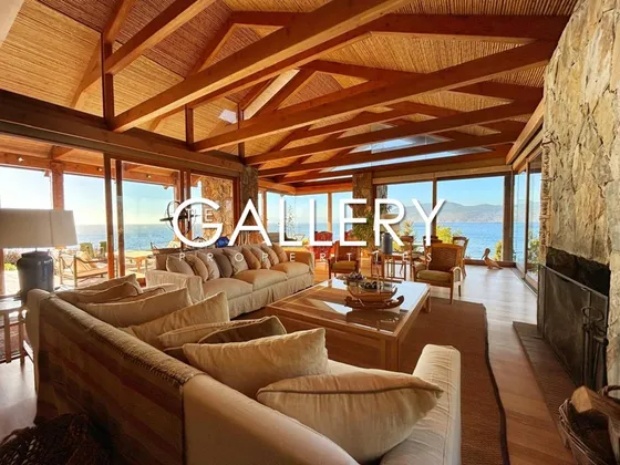Casa Privada, Primera Línea, Helipuerto. Punta Pite