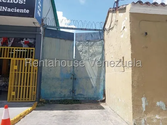 Erika Armeya Alquila, Terreno Con Galpon En El Centro Este De Barquisimeto. Flex: 25-8821 