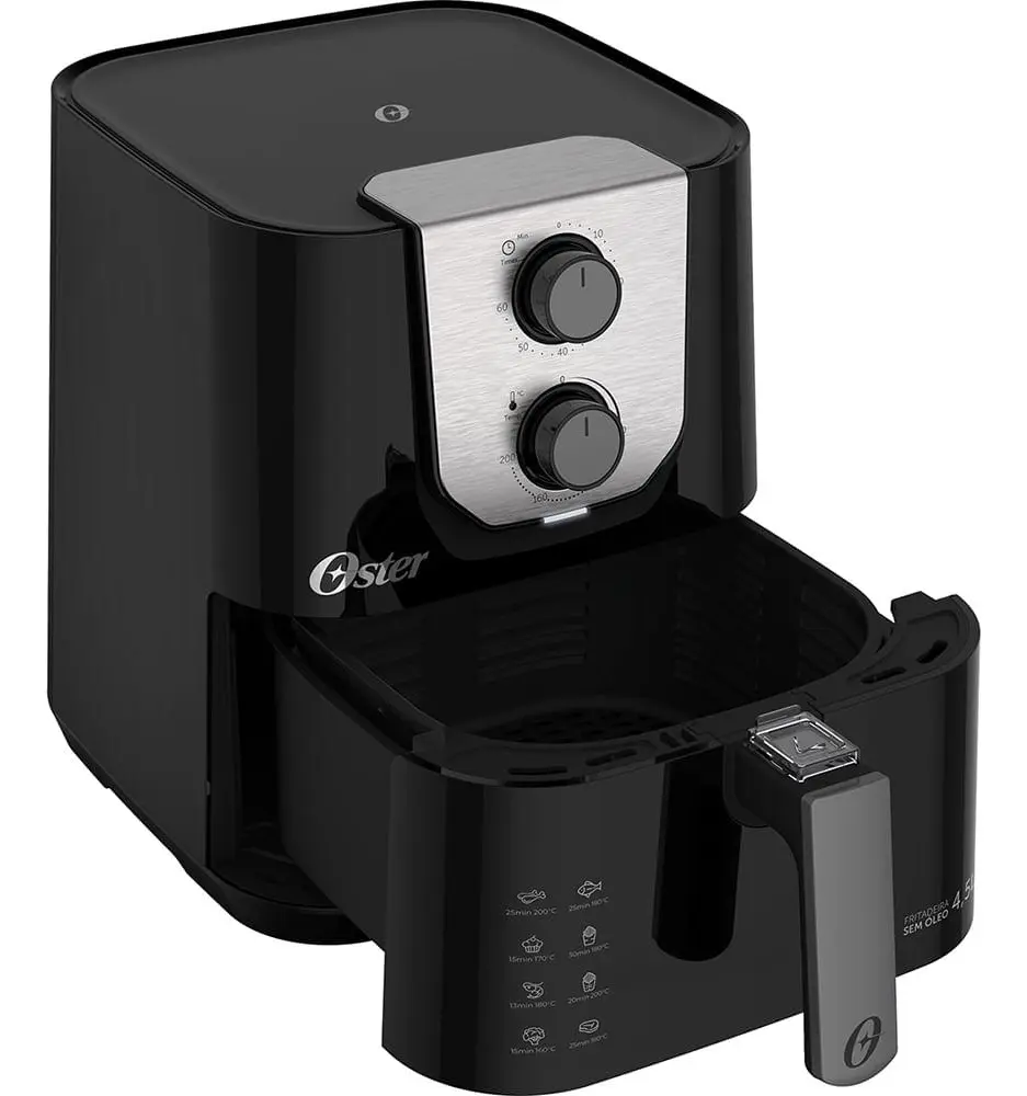 Fritadeira Oster Black Perform 4,5L com cesto removível parcialmente aberto