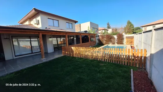 Preciosa Casa En Condominio Cerrado 4d, 3b, Excelente Sector