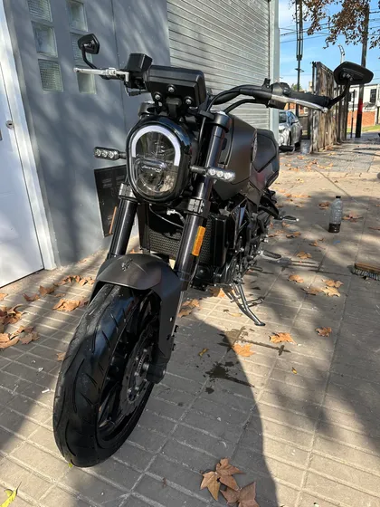 Benelli Leoncino 250  Modelo 2023  6.900 Km